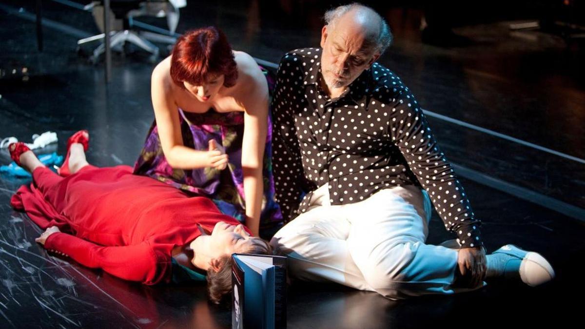 Descubre qué es el director de escena y su papel en el teatro Descubre qué es el director de escena y su papel en el teatro