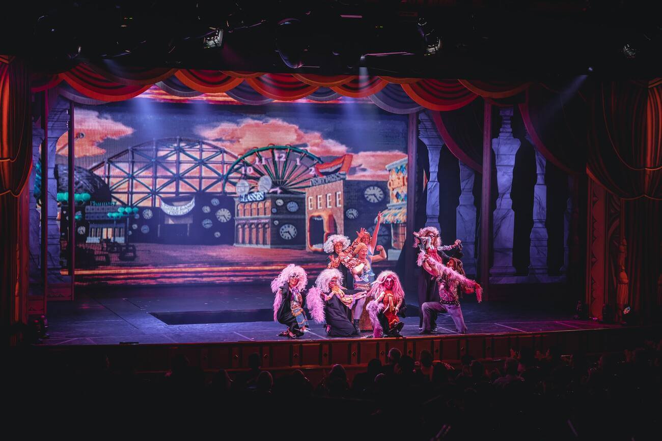 Guiones de teatro cortos para 2 personajes: ¡Descubre nuestras mejores obras!