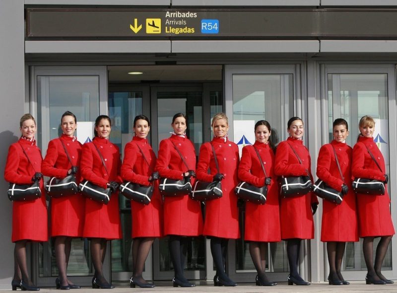 Requisitos para ser azafata de vuelo: Bachillerato obligatorio Requisitos para ser azafata de vuelo: Bachillerato obligatorio